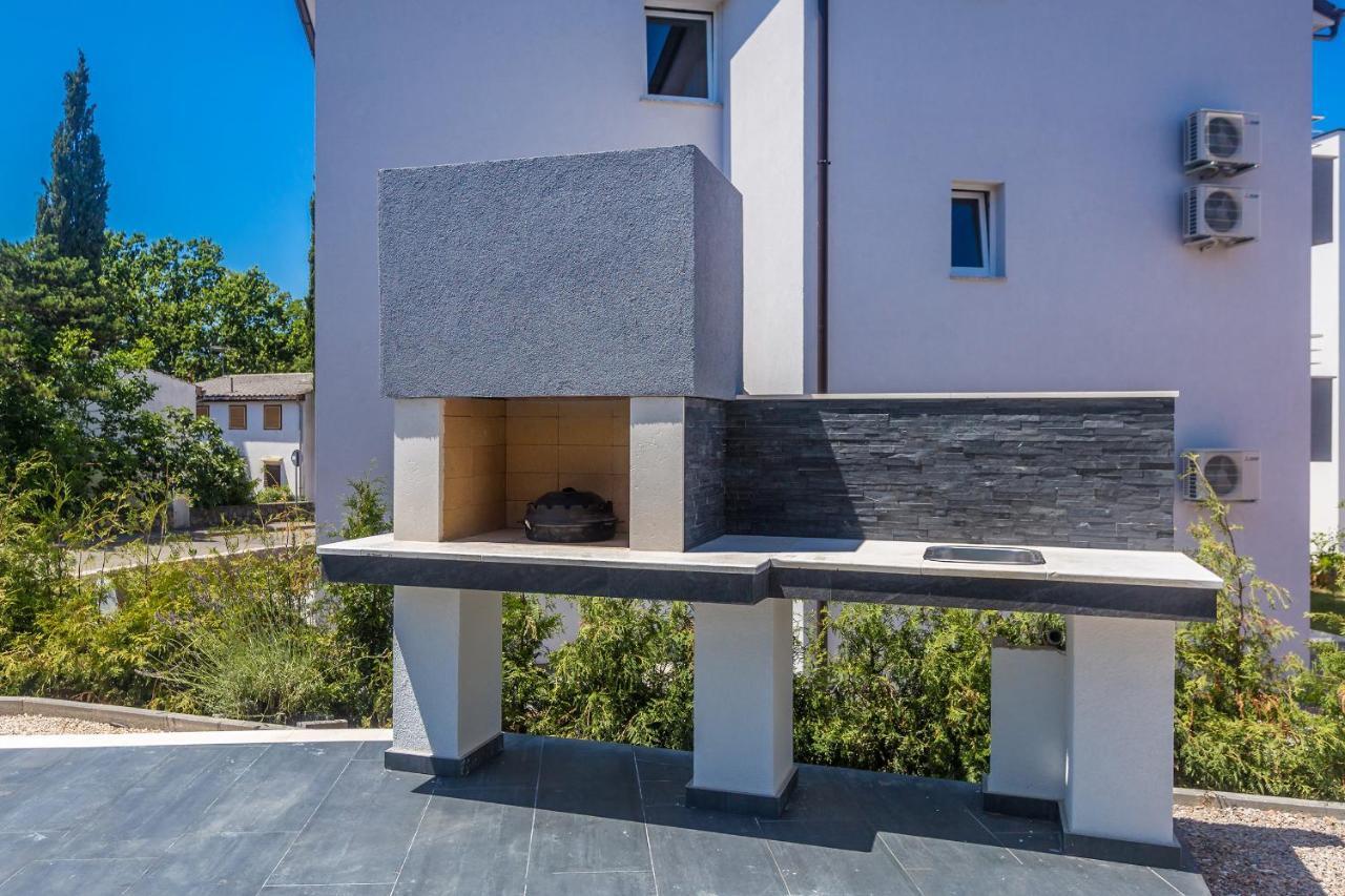 Luxury Apartment Noa Njivice Buitenkant foto